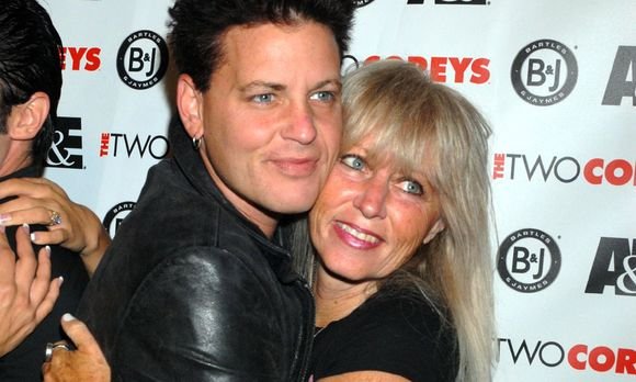 Corey Haimas su mama