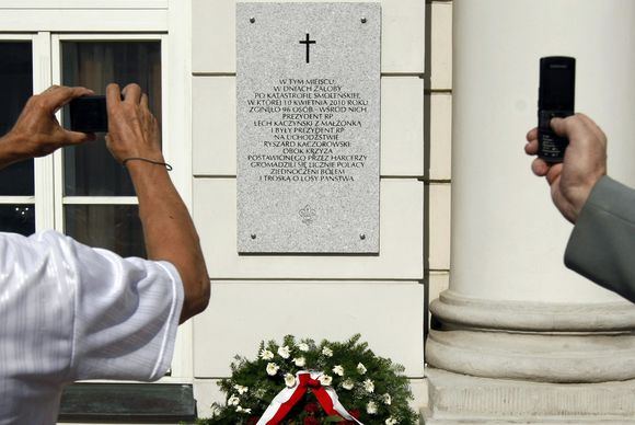 L.Kaczynskio atminimui skirta paminklinė lenta