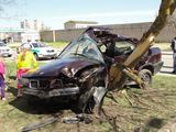 BMW avarija prie daugiabučio Telšiuose