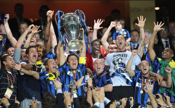 UEFA Čempionų lygos nugalėtojų taurė – Milano „Inter“ rankose.