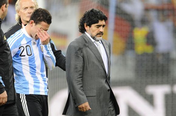 Diego Maradona gali atsistatydinti, bet prieš tai nori pasitarti.