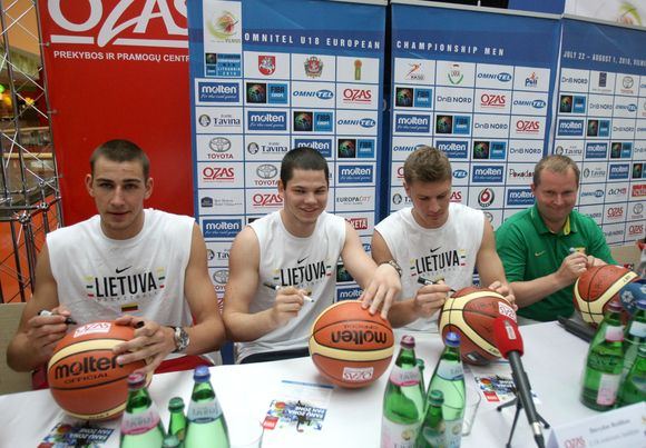 Lietuvos aštuoniolikmečiai krepšininkai ir sirgalių zonos pristatymas