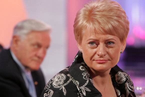 D.Grybauskaitės reitingai kur kas aukštesni nei dabartinio šalies vadovo Valdo Adamkaus. 
