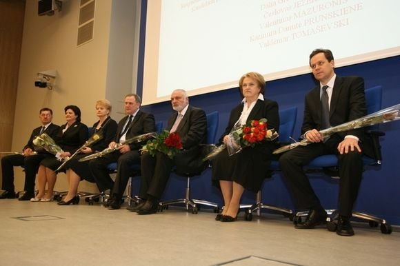 Kandidatai į šalies prezidentus