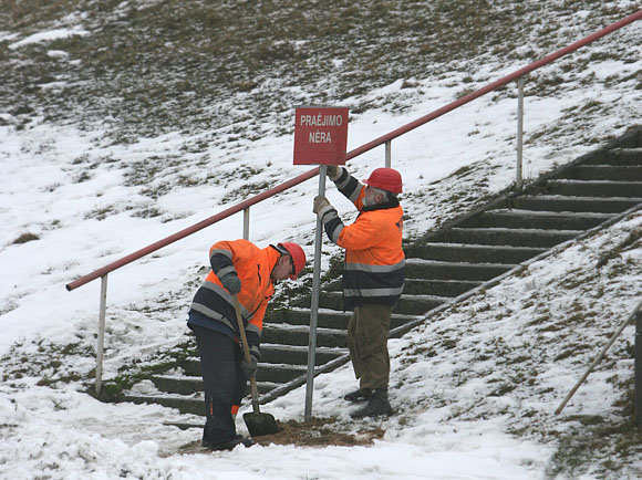 Pasak „Kauno tiltų“ vadovo, tilto remonto darbai turėtų būti baigti iki gegužės 30 dienos. (2009-01-26)