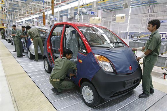 Indijoje automobilių pardavimas auga kiekvieną mėnesį