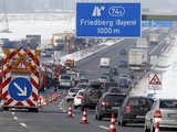 Vokietijos greitkelyje susidūrė 170 automobilių
