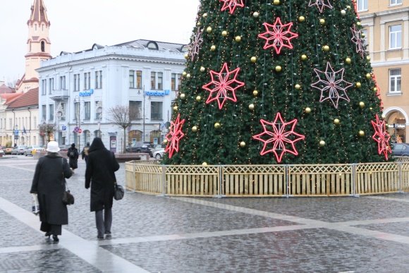 Tikimasi, kad artėjant Kalėdoms šiemet vilniečių traukos centru taps Vilniaus Rotušės aikštė ir joje įsikūręs Kalėdų miestelis.