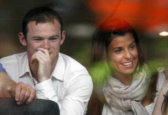 Wayne'as Rooney buvo neištikimas savo žmonai, kai ši buvo nėščia.