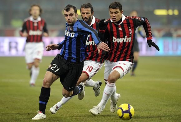 „Inter“ įrodė savo pranašumą prieš „Milan“ ir sutvirtino savo pozicijas „Serie A“ viršūnėje.