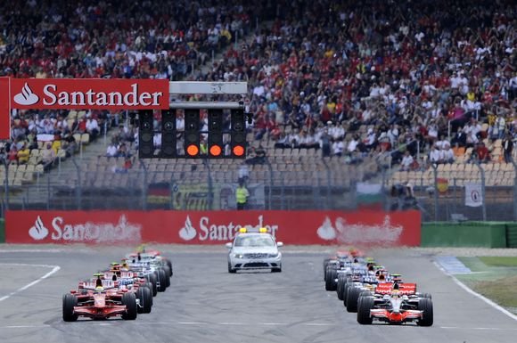 Prie 2010 metų „Formulės–1“ čempionato starto linijos išsirikiuos 12 komandų