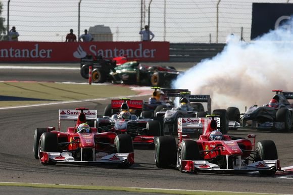 „Formulės-1“ komandų vadovai pirmosiose 2010 metų sezono lenktynėse pasigedo lenkimų ir intrigos.