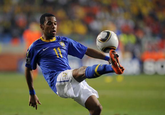 Robinho su „AC Milan“ klubu sudarė ketverių metų sutartį