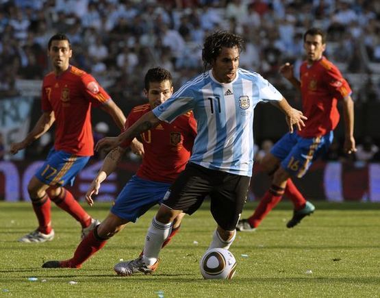 Argentiniečiai nepasigailėjo pasaulio čempionų ispanų