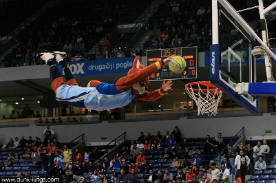 „Dunk kings“ pasirodymas