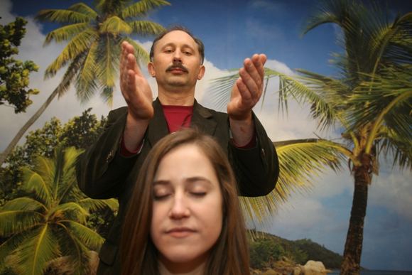 Virginijus Mockus jau 14 metų praktikuoja japonišką sveikatos gerinimo metodą – reiki. Meistras šio metodo nevadina alternatyvia medicina, tačiau sako, kad reiki padeda stiprinti organizmą.