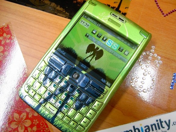 „Antra oda“ aptrauktas telefonas.