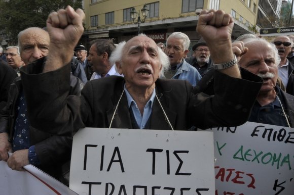 Trečiadienį į Atėnų gatves išėjo pasipiktinę pensininkai, kurie nesėkmingai bandė šturmuoti premjero rezidenciją. 