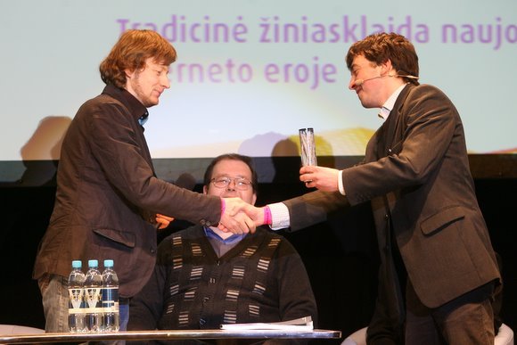 Rinkimuose „15min“ buvo įvertinti už inovatyvumą. Apdovanojimą atsiėmė „15min“ generalinis direktorius T.Balžekas.