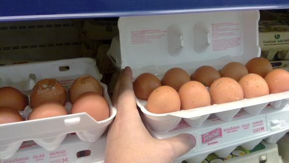 Pelėsiu kiaušiniai „užsikrėtė“ dėl itin sandarios, oro nepraleidžiančios pakuotės. 