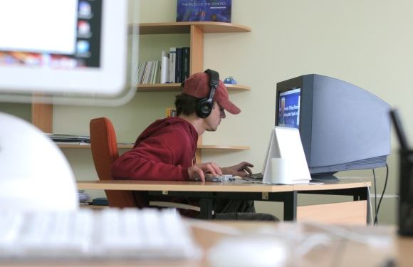 Nors kreipimesi nėra minimi jokie konkretūs tinklalapiai, kuriuos siekiama užblokuoti, šaltinių teigimu, nusitaikyta į dvi didžiausius lietuviškus „torrent“ tinklalapius – Torrent.lt ir Linkomanija.net. 