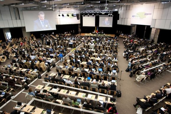 Mintimis apie interneto ateitį bei kryptį, kurią derėtų pasirinkti, forume dalijosi „Google“, „Facebook“, „Microsoft“, „PayPal“, „Cisco“ ir kitų interneto milžinių atstovai. 