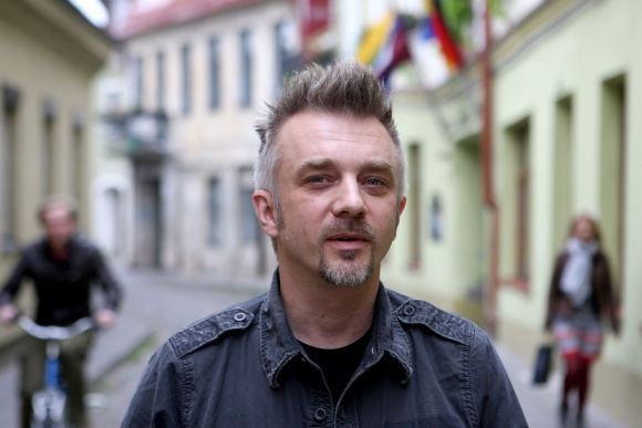 A.Mamontovo nuomone, rinkliavos už laikmenas daugeliui žmonių tik sukelia pyktį ir skatina siųstis internete platinamus piratinius kūrinius.