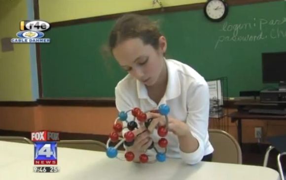  Penktoje klasėje besimokanti 10-metė Clara Lazen atrado tetranitratoksikarboną. 