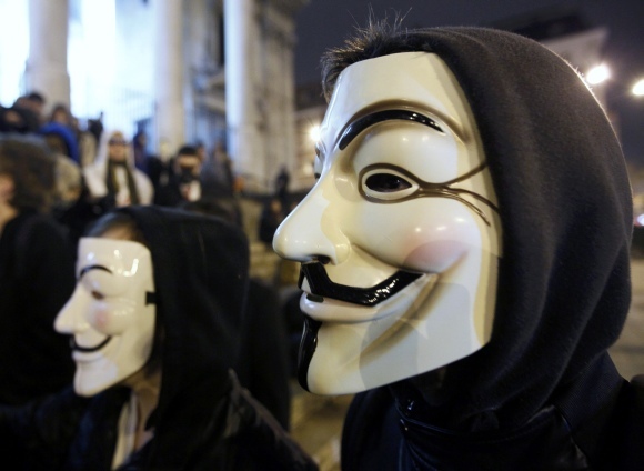 „Anonymous“ grupuotės simbolis – vadinamoji Vendeta kaukė.
