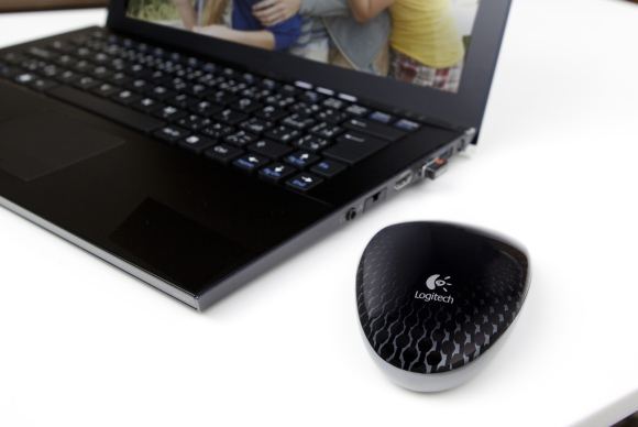 Kompiuterinė pelė su lietimui jautriu paviršiumi „Logitech Touch Mouse M600“