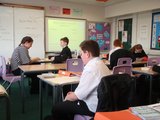 Indrės Mateliūnaitės/„Renkuosi mokyti!“ nuotr./Didžiojoje Britanijoje namų darbai užduodami itin retai, nes visas darbas atliekamas pamokoje.