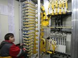 Irmanto Gelūno/15min.lt nuotr./I&scaron; kiekvieno kliento namų &scaron;viesolaidžiai atvedami į ry&scaron;io stotį, sujungtą su centrine stotimi. I.Gelūno nuotr.