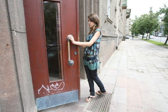 Anot studentės I.Ališauskaitės, net kaliniams galima priimti lankytojus, o į VPU bendrabučius šią vasarą svečiai neįleidžiami.