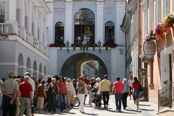 Apie 200 maldininkų savo 4-ių dienų piligriminę kelionę ketvirtadienį baigs Mišiomis prie Aušros Vartų.