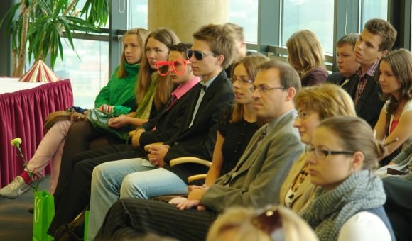 Visoje Lietuvoje SEB bankas ketina apdovanoti 51 sėkmingiausiai pasirodžiusį abiturientą.