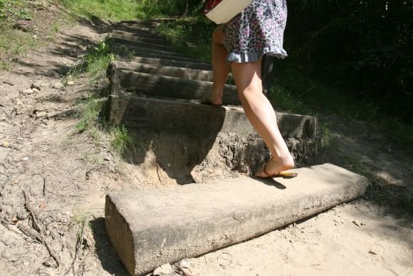 Kopimas į Bekešo, Stalo ar Trijų kryžių kalnus išlūžusiais laiptais – lyg estafetė su kliūtimis.