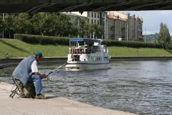 Bijoma, kad ekonominis sunkmetis ir pinigų trūkumas upės priežiūrai nenumarintų  paneryje neseniai aktyviau pradėjusių veikti verslininkų ir vilniečiams bei turistams kuriamų atrakcijų.