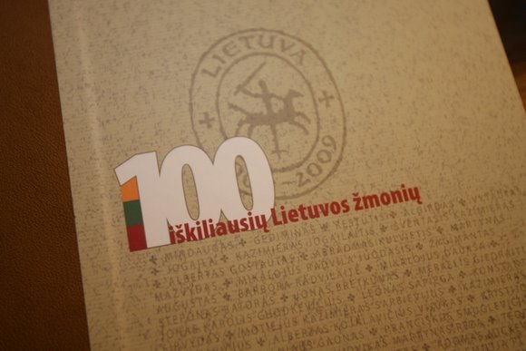 Naujame albume - 100 labiausiai Lietuvai nusipelniusių asmenų biografijų.