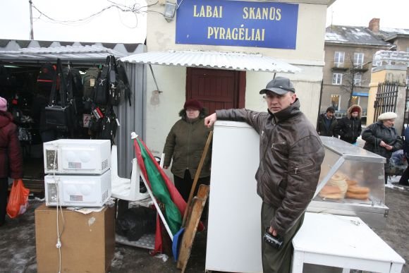 Bandelėmis prekiaujantis P.Andruškevičius iš savo nuomojamo kiosko vakar buvo išprašytas, nes jo nuomos sutartis baigė galioti. Be to, atsirado naujas kiosko nuomininkas, mokėsiantis žymiai didesnį nuomos mokestį.