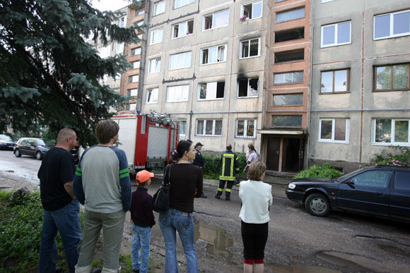 Įvykio vietoje dirba ugniagesiai gelbėtojai