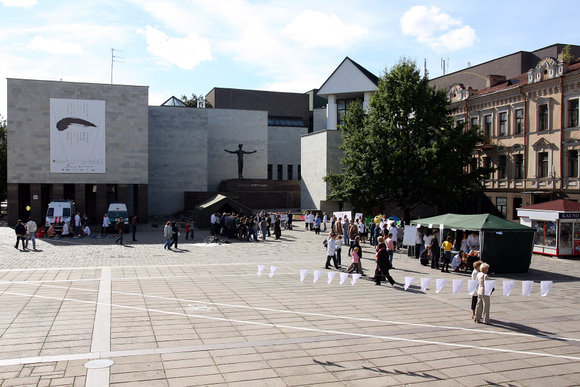 Žymė Nepriklausomybės aikštė (Kaunas)