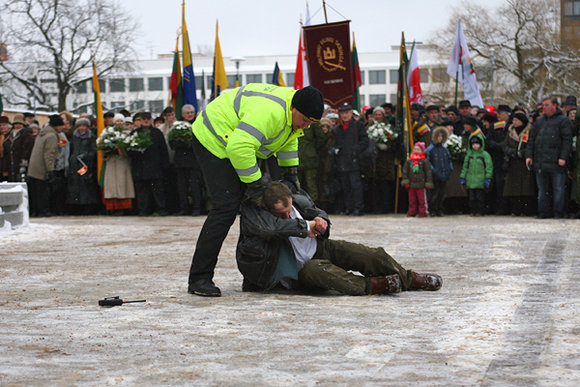 Apsaugininkas ir „mitinguotojas“
