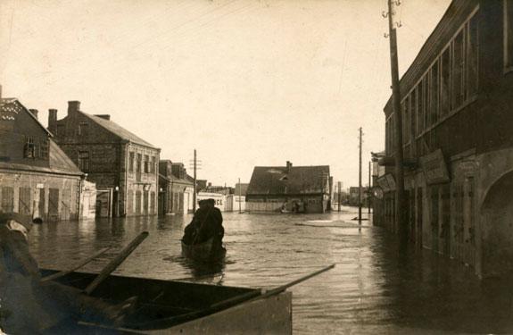 1926 metų potvynis užtvindė Jonavos gatvę