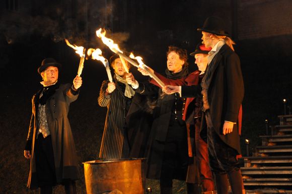 Just.Marcinkevičiaus dramų personažus Pažaislio festivalyje įkūnija LNDT aktoriai. 