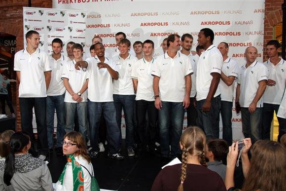 Artėjančiam sezonui besirengiantys žalgiriečiai komandos pristatymo metu nestokojo geros nuotaikos ir noriai dalijo šypsenas.