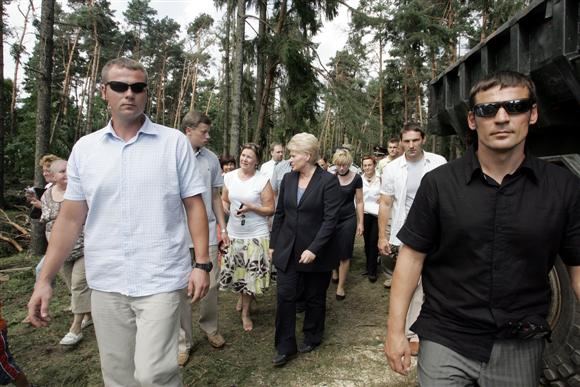 Su kauniečiais vakar susitikusi prezidentė D.Grybauskaitė patikino, jog „valstybė sunkią akimirką bus kartu su žmonėmis“.