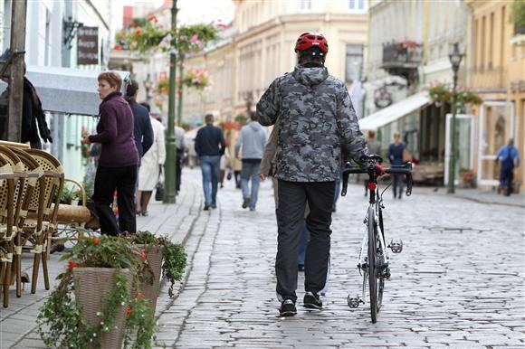 Valdininkai mano, kad Senamiesčiu važiuojantys dviratininkai nekelia didelio pavojaus pėstiesiems.