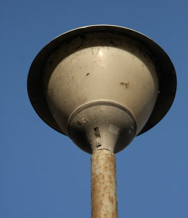 Parke nuniokoti 38 šviestuvai.