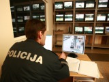 15min nuotr./Iki tol, kol nebuvo įdarbinti neįgalieji, vaizdo stebėjimo kamerų transliuojamus vaizdus sekdavo policijos pareigūnai.
