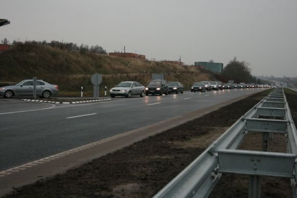 „Žaliojo slėnio“ gyventojai sekmadienį surengė pilietinę akciją – autopiketą.  